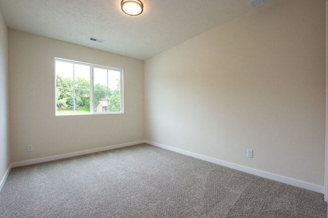 Building Photo - 7118 N 79th Ct