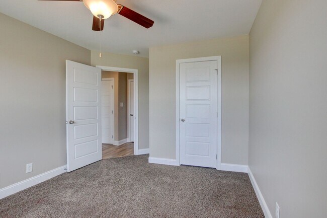 Building Photo - 1121 Cardinal Creek Dr