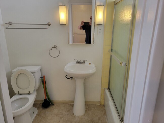 Building Photo - 3619 Fletcher Dr