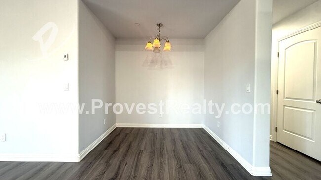 Building Photo - 11085 Live Oak Ln