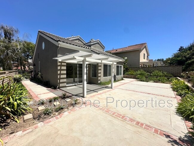 Building Photo - 1740 Amarelle St