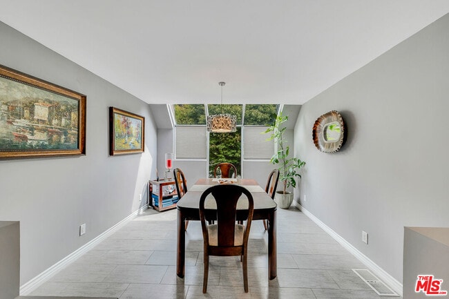 Building Photo - 13563 Contour Dr