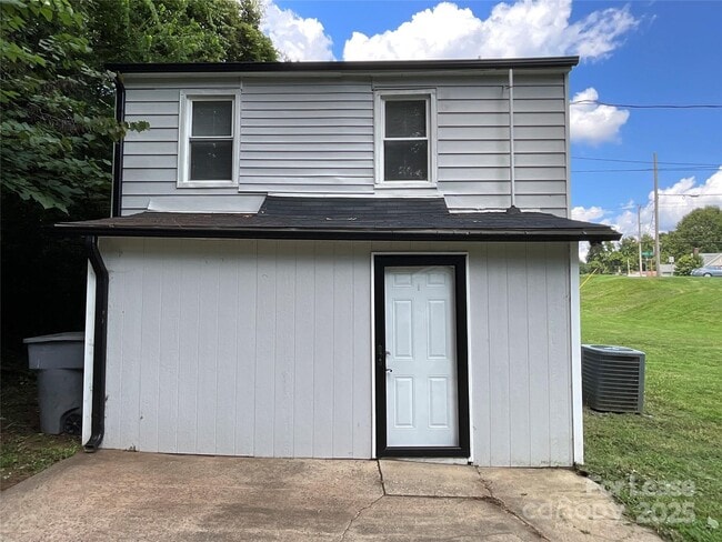 Building Photo - 3905 Freedom Dr