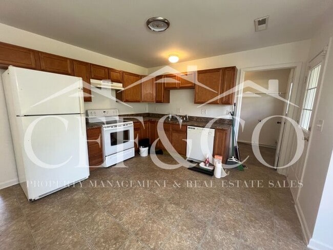 Building Photo - 415 Mt Hood Dr