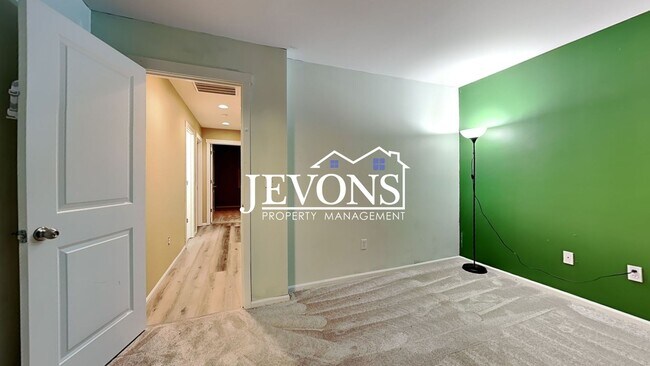 Building Photo - Experience this beautiful SeaTac single-fa...