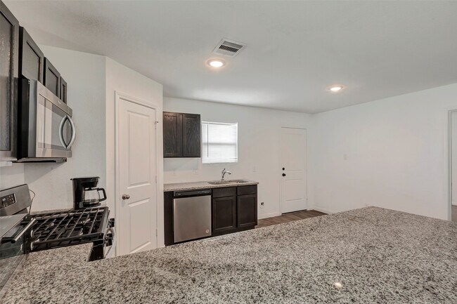 Building Photo - 307 Rd 5138
