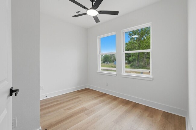 Building Photo - 210 Big Deer Dr