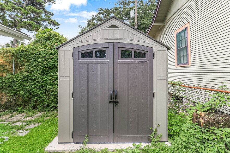 Building Photo - 7737 S Claiborne Ave