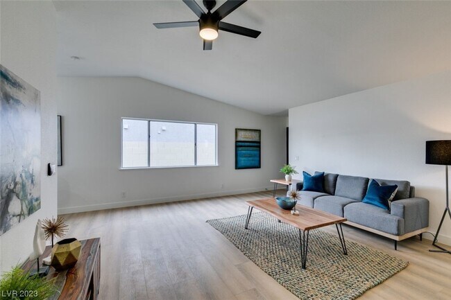 Building Photo - 598 Jackson Dr