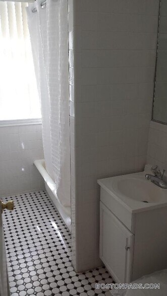 Building Photo - 149 Park Dr