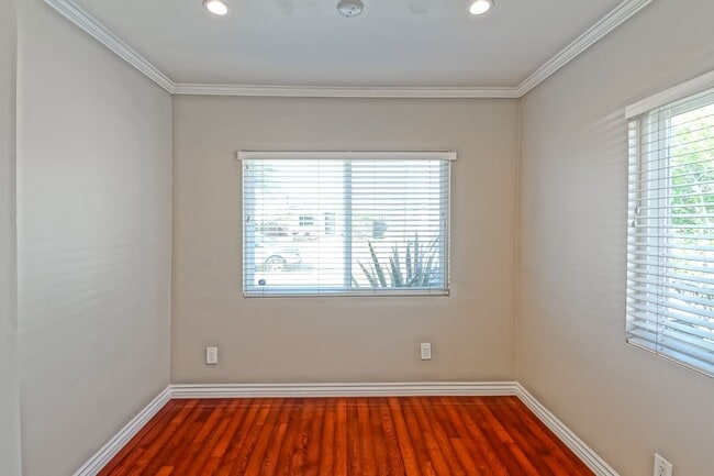 Building Photo - REMODELED, CHARMING & AIRY 3BR2BA HOME W/ OFFICE ON A LARGE LOT W/ NICELY LANDSCAPED FRONT YARD, ...