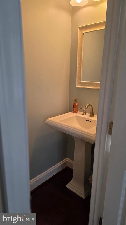 Building Photo - 1246 Quaker Ridge Dr