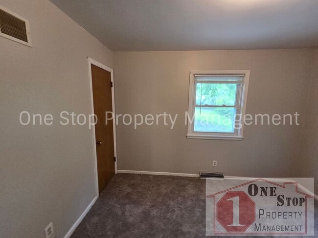 Building Photo - Adorable 2 Bedroom, 1 Bathroom, 1 Car Garage House in Independence!