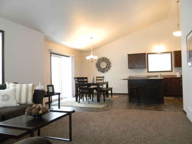 Building Photo - 521 E Foxtail Dr