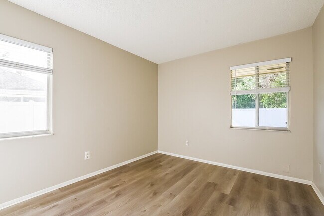 Building Photo - 208 12 League Cir