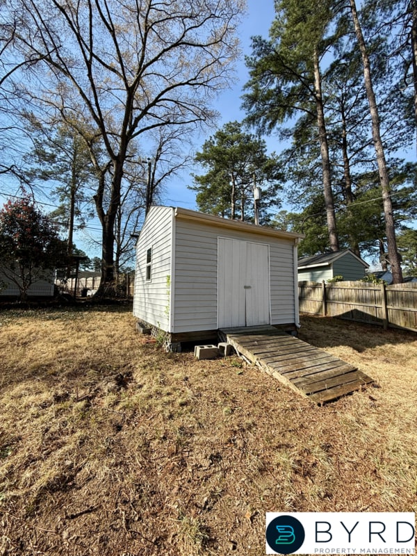 Building Photo - 9023 Farmington Dr