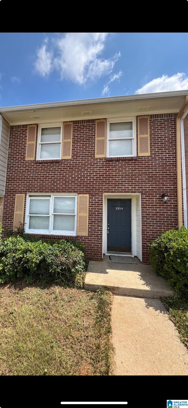 Building Photo - 2554 Hampstead Dr