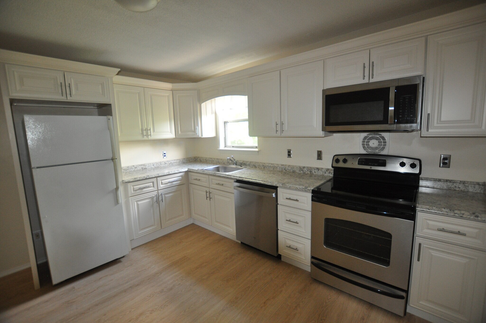 Building Photo - 2 Fairfield Ave