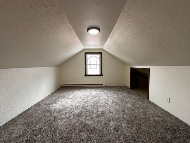 Building Photo - Recently Renovated 3 Bedroom 1 Bath Single Family Home!