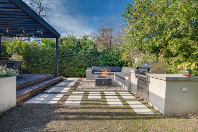 Building Photo - 12945 Welby Way