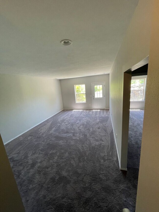 Building Photo - COMING SOON! Duplex in Ozark