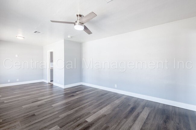 Building Photo - 3 Bedroom/1 Bath Home - $1895 Per Month! M...