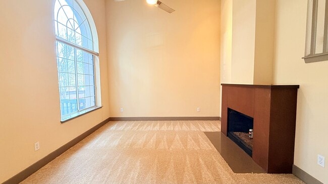 Building Photo - Beautiful 3BD/2.5BA, Multi-Level Townhome in the Shadowhawk Community in Danville- Available NOW!