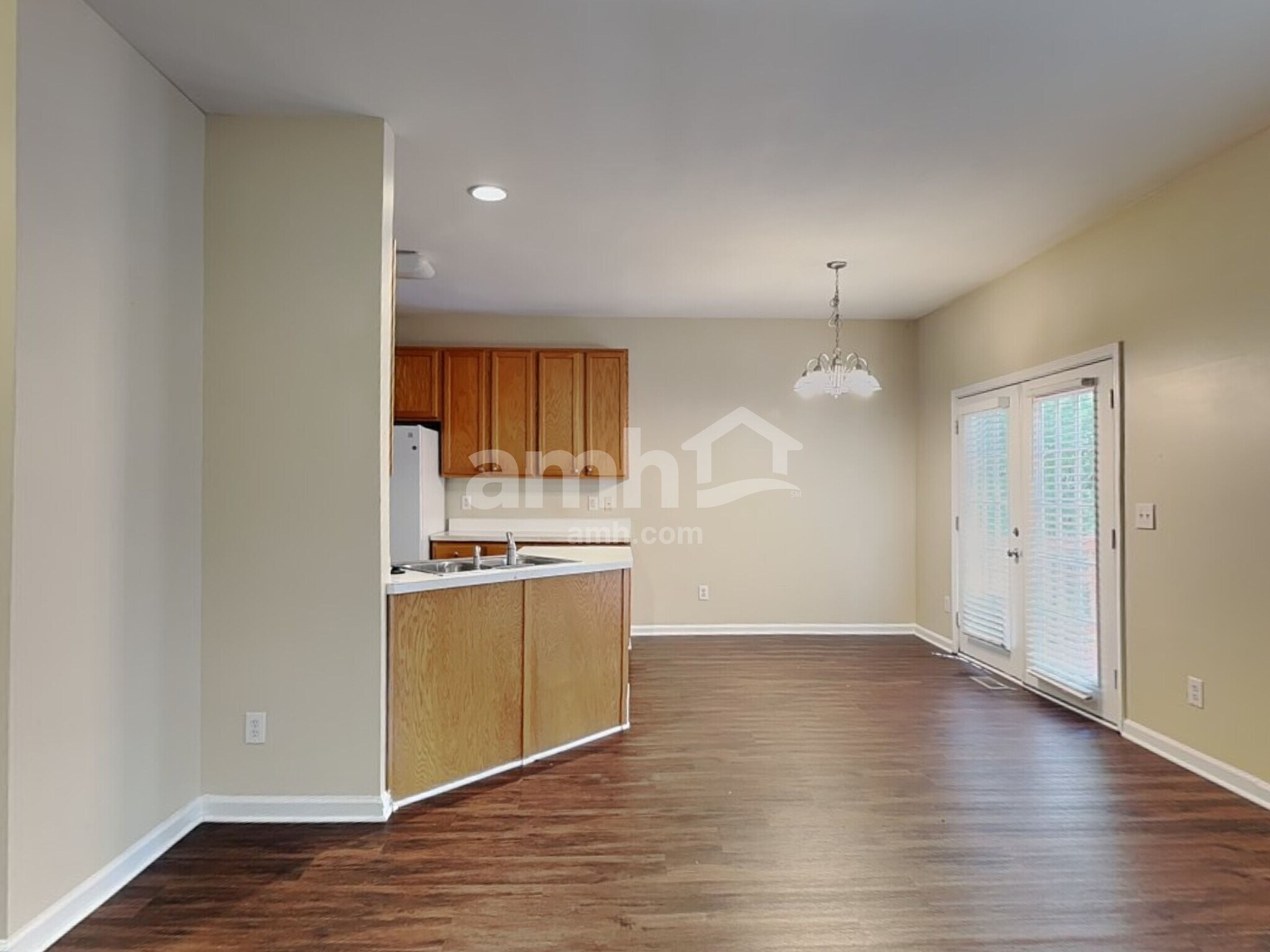 Building Photo - 612 Hanska Way