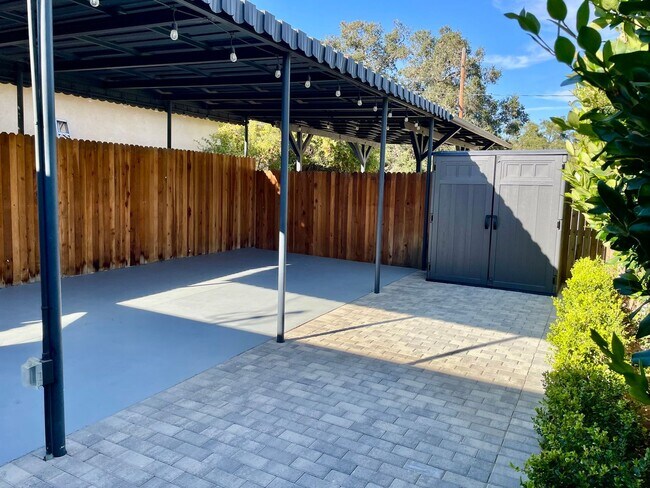 Building Photo - 1107 Ojai Rd