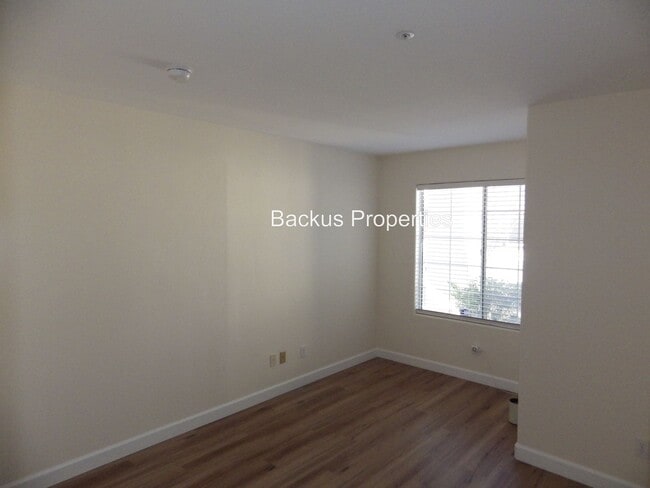 Building Photo - Wonderful Four beddroom home on Chamise Dr...