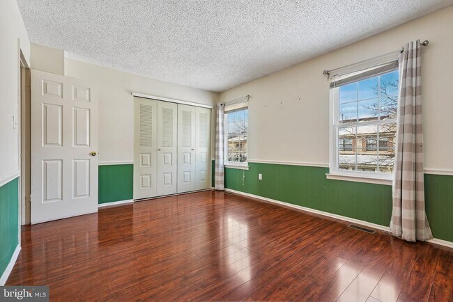 Building Photo - 8 Marsh Ct