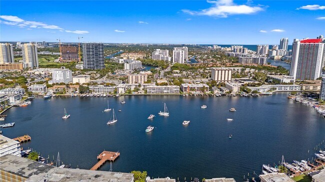 Building Photo - 2200 Diana Dr