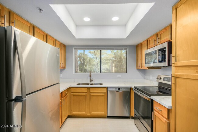 Building Photo - 9990 N Scottsdale Rd