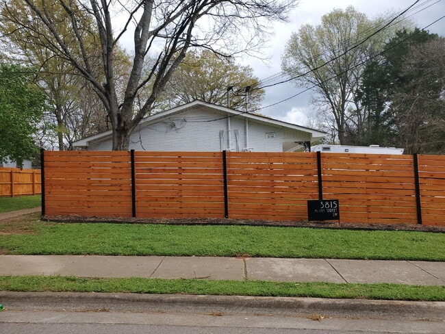 Building Photo - Section 8 accepted!!! 1 Month free!! Section 8 "Charming 1-Bed Oasis with Modern Comforts in Hunt...