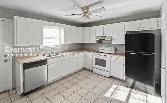 Building Photo - 2463 Hampstead Dr