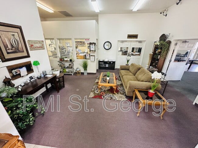 Building Photo - 2990 E Riverside Dr