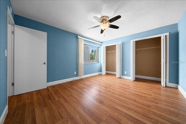 Building Photo - 2142 NE 45th Ave
