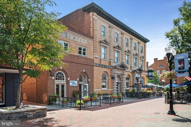 Building Photo - 402 S Loudoun St