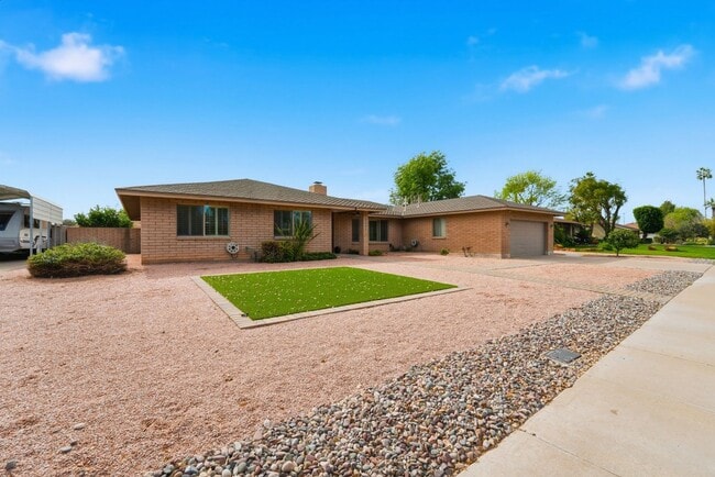 Building Photo - Welcome to this beautiful 4-bedroom, 3-bathroom home in Tempe Arizona!