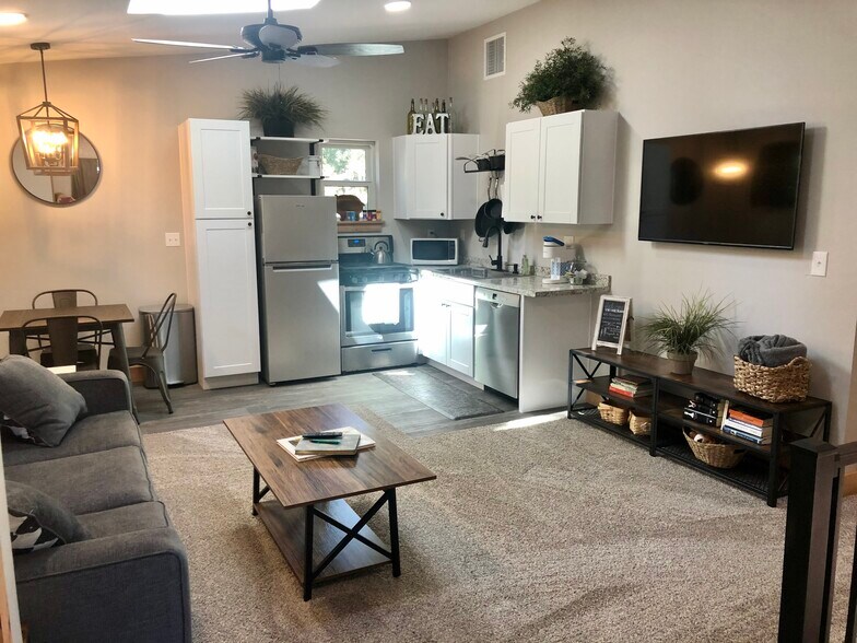 Building Photo - 1635 W University Heights Dr N