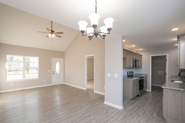 Building Photo - 123 Vanatta Rd