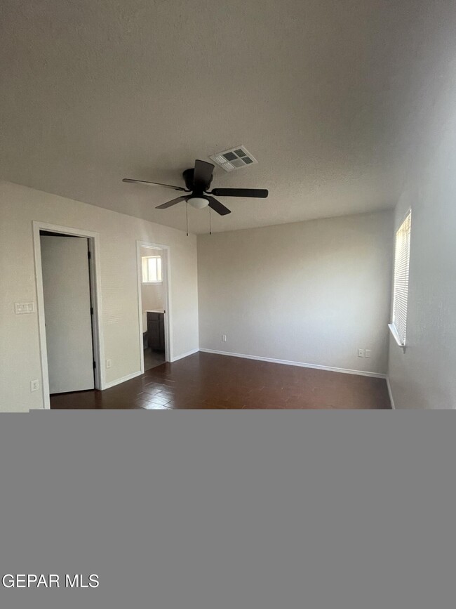 Building Photo - 1832 Shreya St