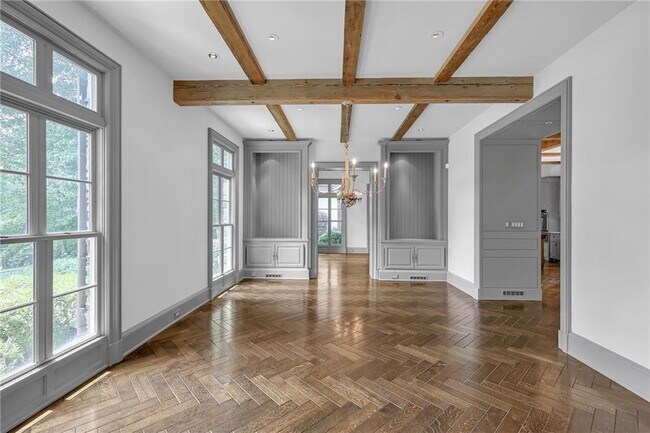 Building Photo - 425 Broadland Rd NW