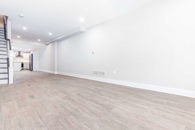 Building Photo - 3509 Chestnut Ave