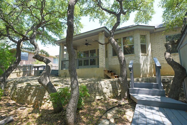 Building Photo - Beautifully Updated Home in Olympia Hills ...