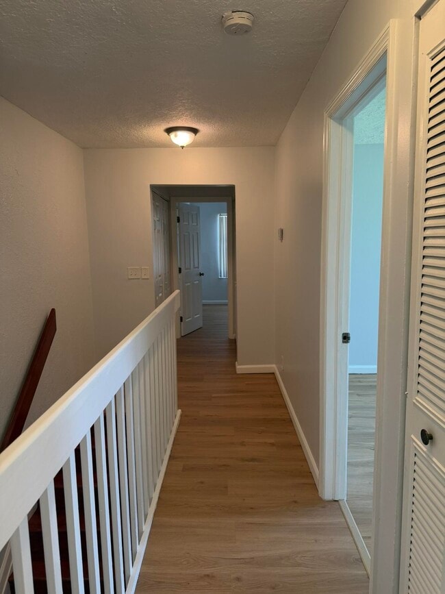 Building Photo - 796 Hill Dr