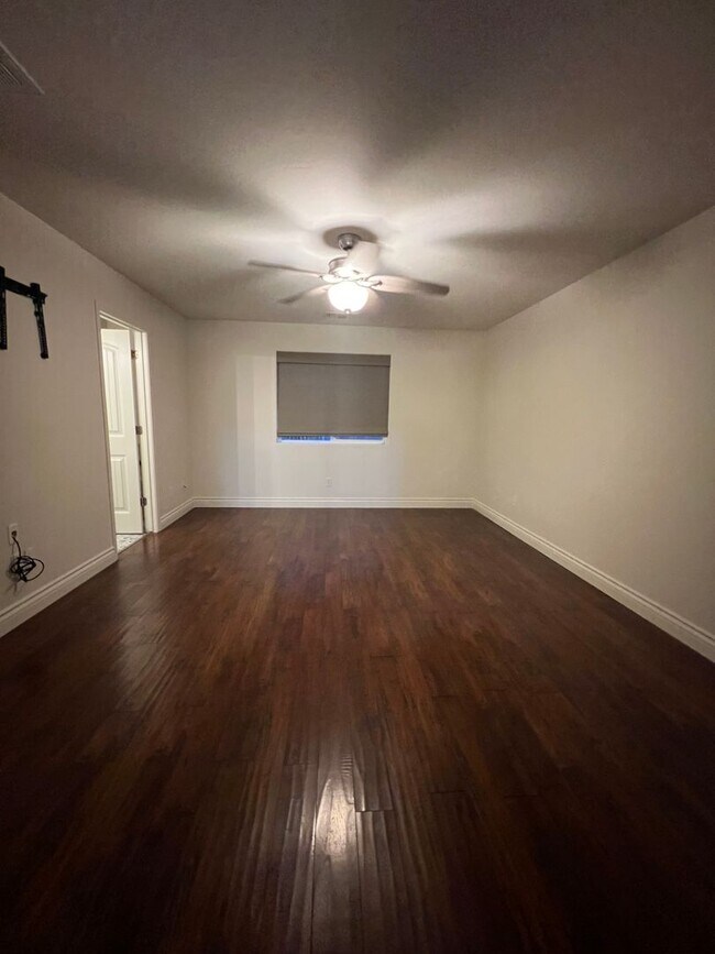 Building Photo - Beautiful  4-bedroom, 2-bathroom home in Fresno with Solar