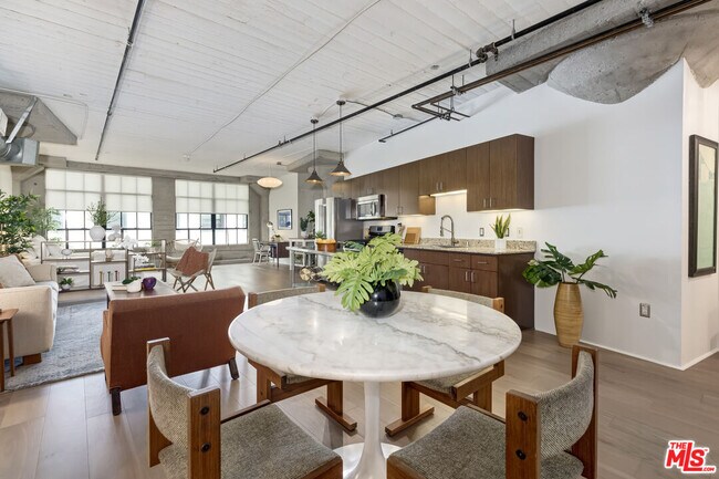 Building Photo - 200 N San Fernando Rd