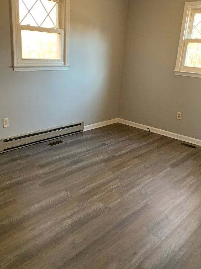 Building Photo - 3 Bedroom Salisbury Home