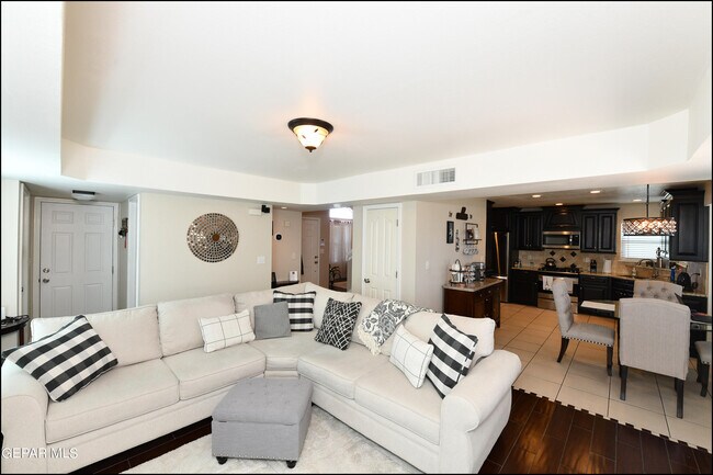 Building Photo - 5060 Silver Sands Ave